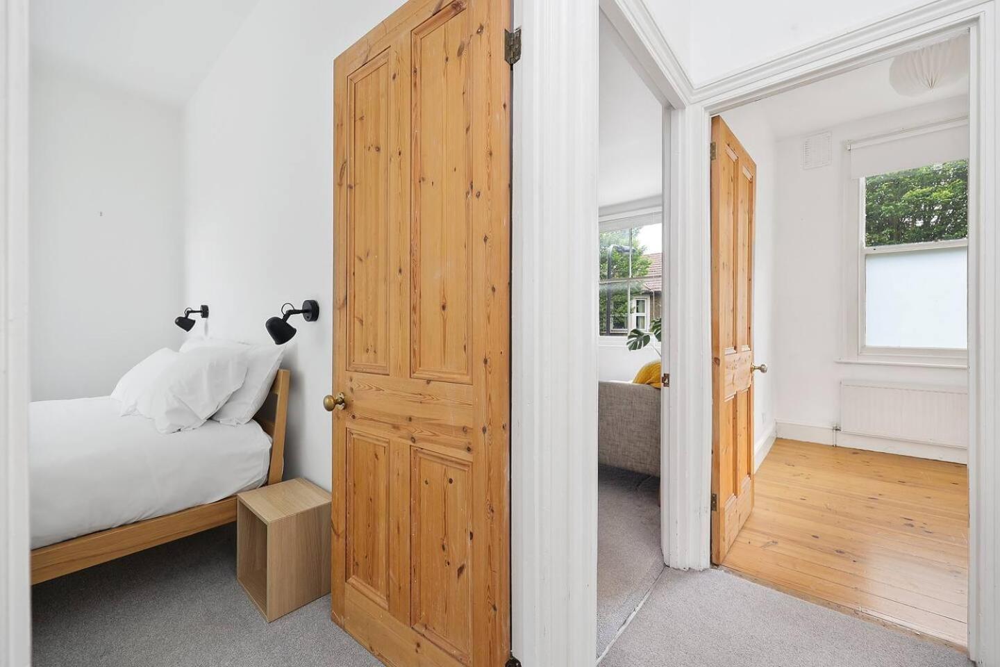 Pass The Keys Centrally Located Stylish Flat Londres